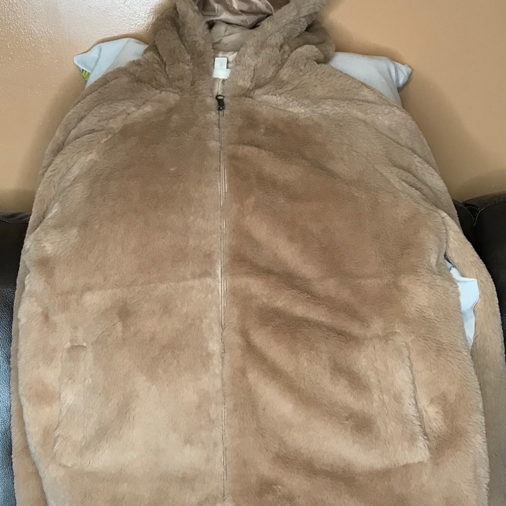 🎉FAUX-FUR JACKET🎉 - Picture 11 of 11